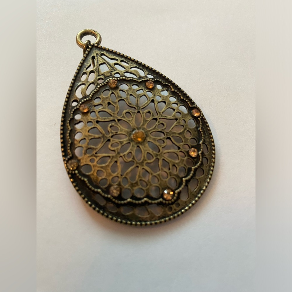 copy NEW Tori Spelling Styled Pendant